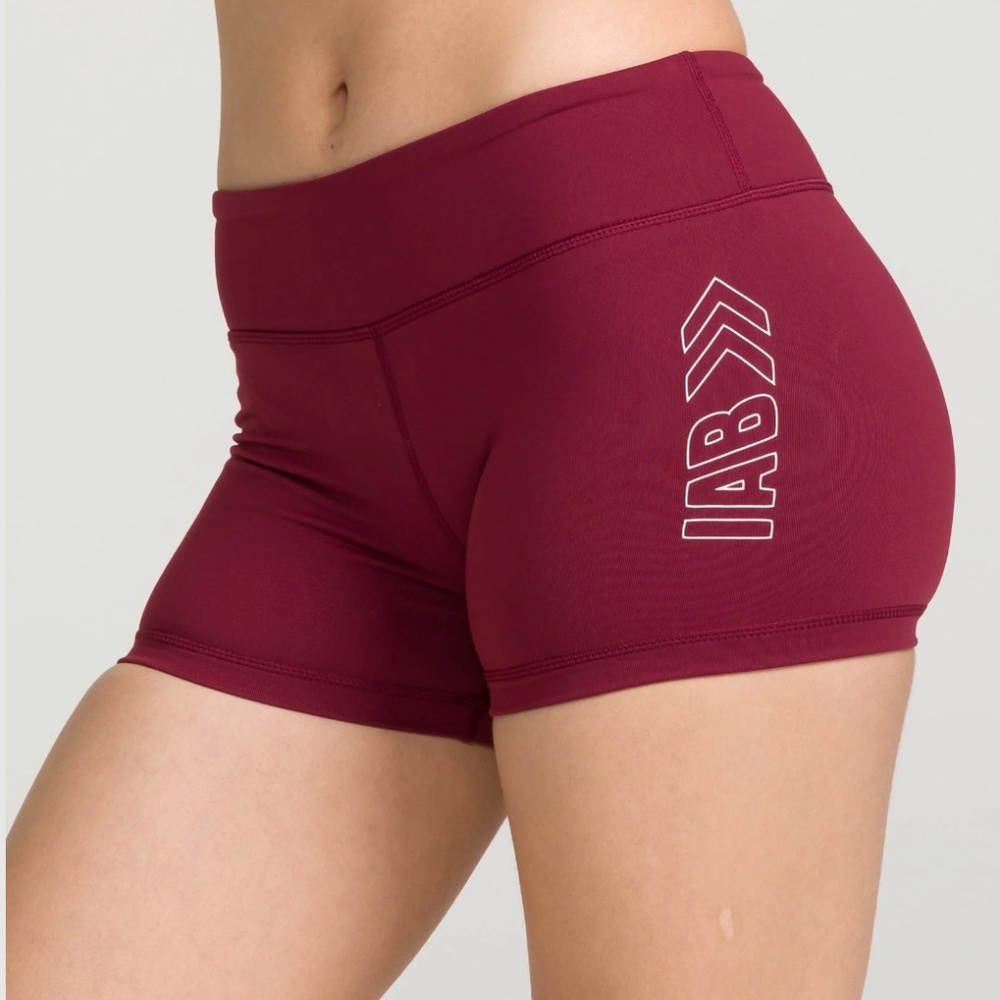 IAB MFG Shorts in Booty Windsor Wine Arrows